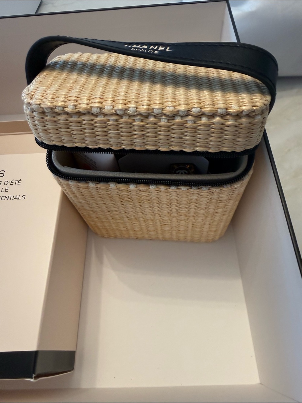CHANEL  LES BEIGES
Summer Essentials, Limited Edition - Picture 3 of 7